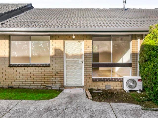 Easy living in prime Reservoir location