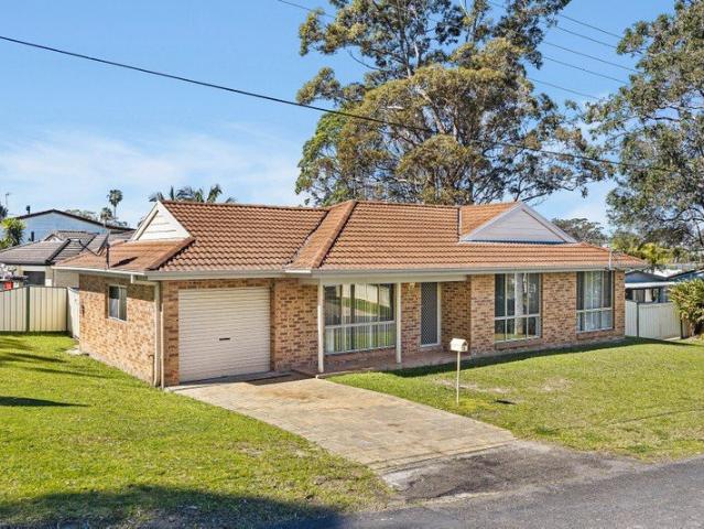 EASY LIVING IN SANCTUARY POINT