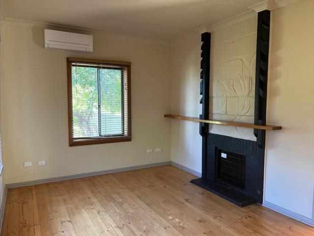 EASY LIVING & LAKES LOCATION