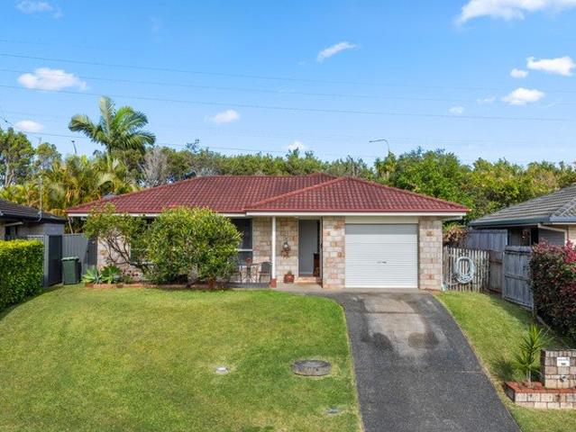 Easy Living on a Generous 701sqm Block, Close to Surf and Shopping