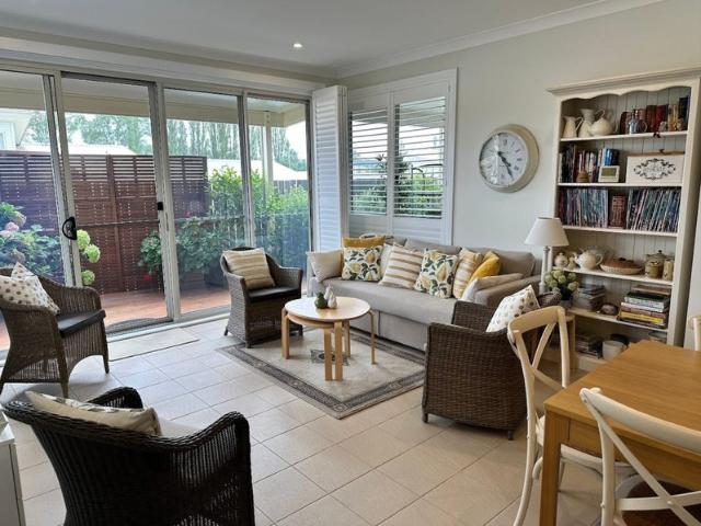 Easy Living on Braidwood's Edge