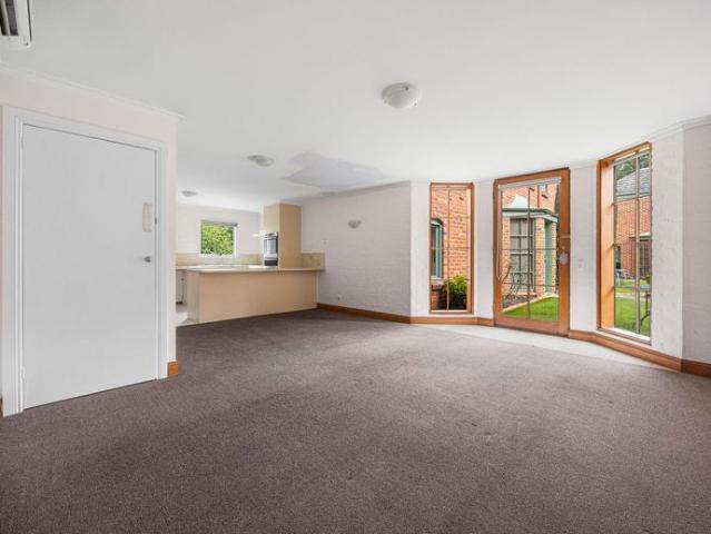 Easy Living, Prime Location
