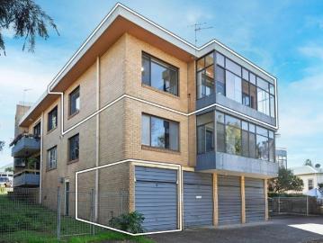 Easy Low Maintenance Lifestyle with Everything at Your Door