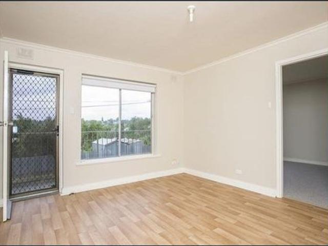 Easy, Low Maintenance Living in a Convenient Kilburn Location