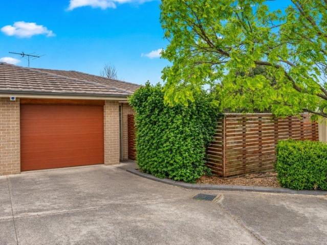 Easy, Low Maintenance Living in a Convenient Location