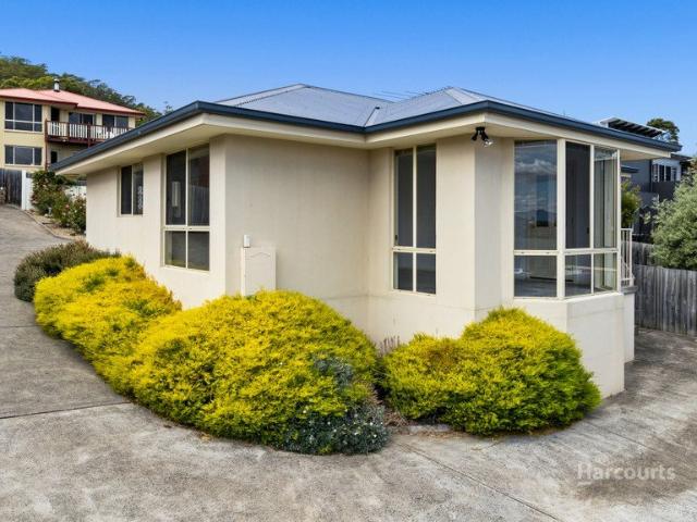 Easy low maintenance living or investment with updates