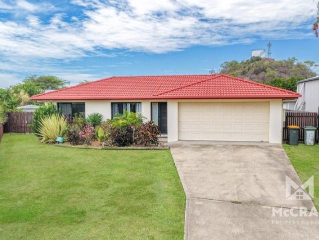 EASY QUEENS BEACH LIVING AWAITS! $695PW
