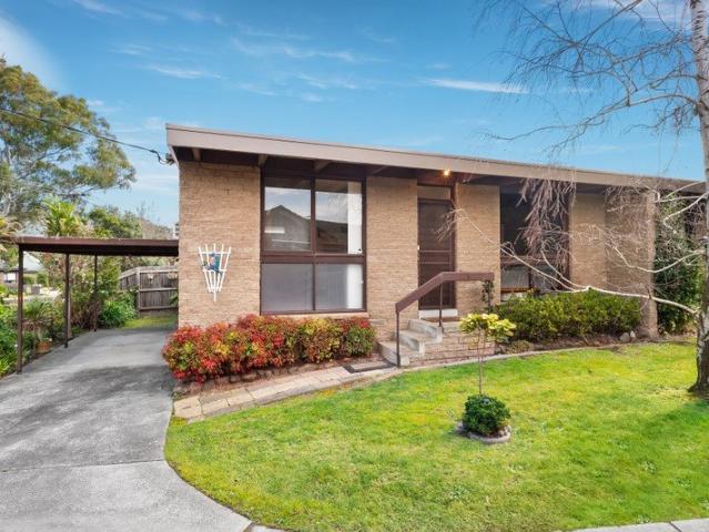 Easy Single Level Living in a Peaceful Mitcham Setting