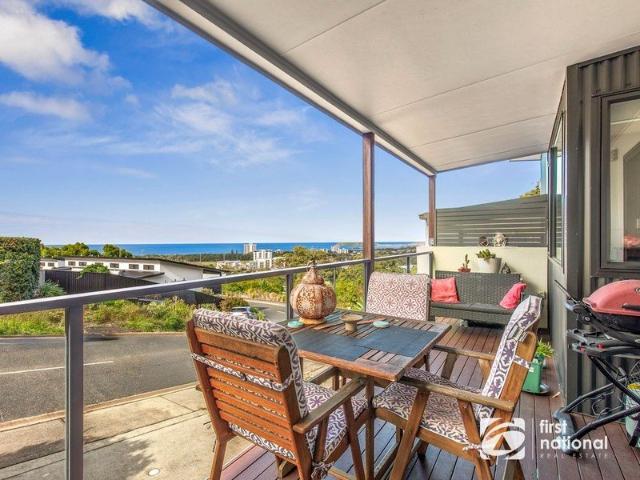 Easy to maintain, ocean and district views