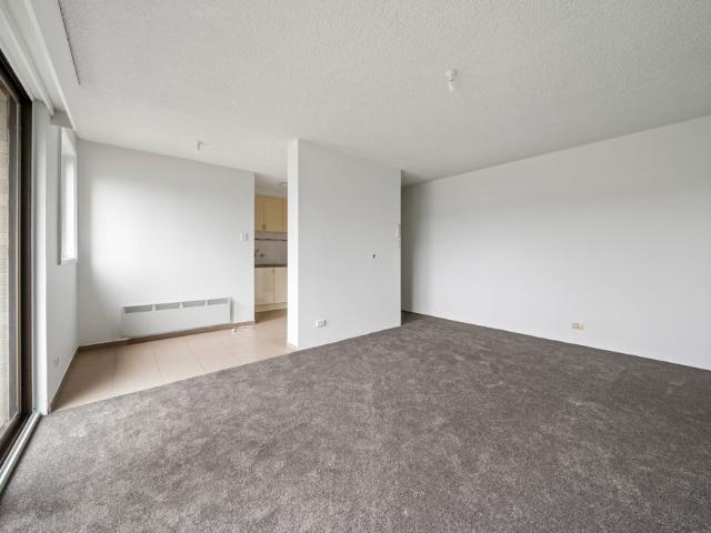 Easy to maintain 1 bedroom delight