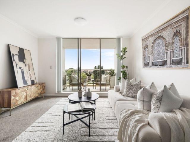 Easy Urban Living in Ultra Convenient Location