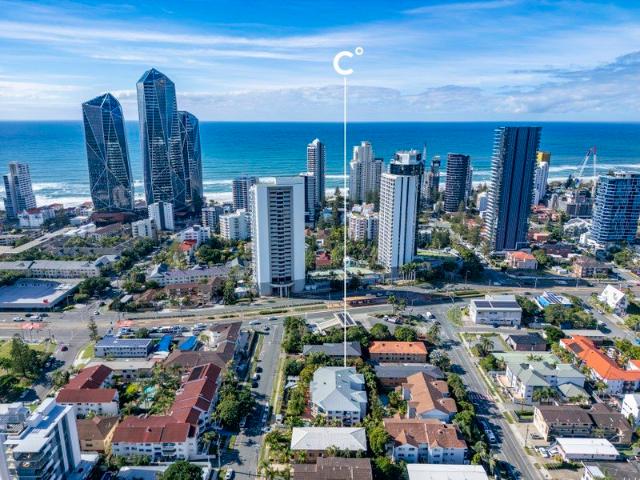 PRIME LOCATION! EASY WALK TO BEACH & TRAM STOP!