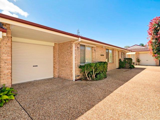 Easycare Over 55's Villa with Small Yard, Short Walk to Shops