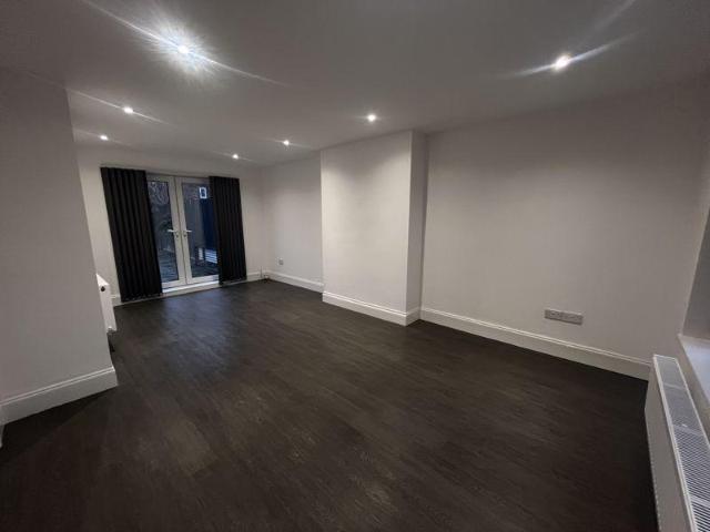 Easby Close, Middlesbrough TS6 8ES 3 bed semi detached house to rent £695 pcm £160 pw