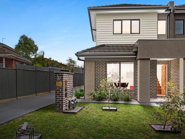 A stylish, spacious and superbly situated townhouseready to elevate your lifestyle