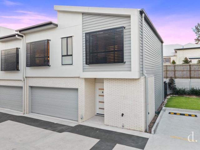 Ease & elegance in a brand new stylish duplex home