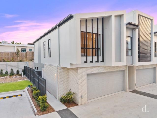 Ease & elegance in a brand new stylish duplex home