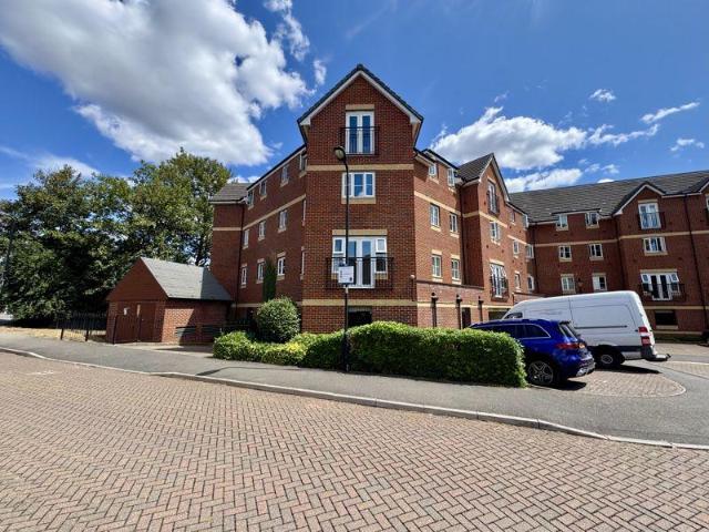 Eaton Avenue, Slough SL1 2 bed apartment to rent £1,600 pcm £369 pw