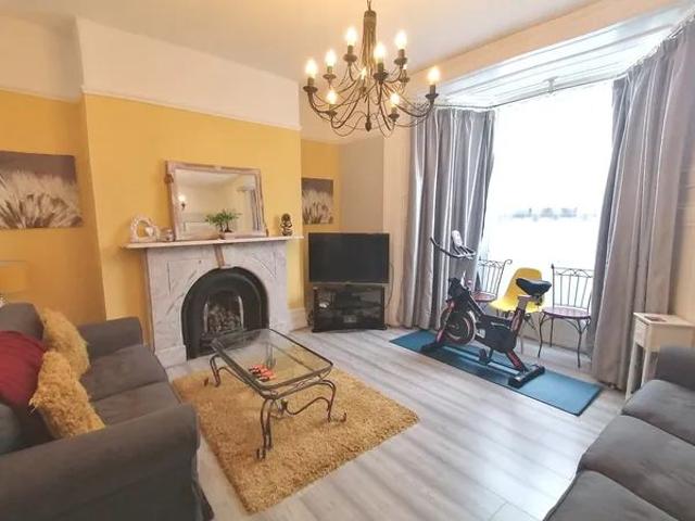 Eaton Crescent, Swansea, SA1
