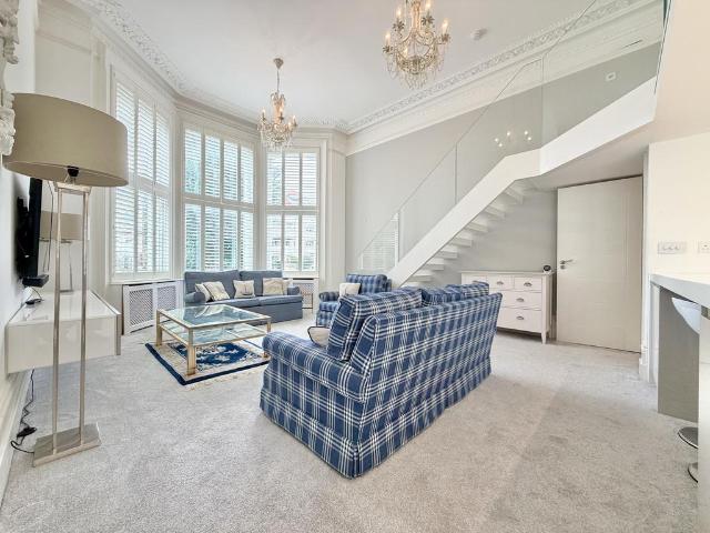 Eaton Gardens, Hove, BN3 3 bed flat to rent £2,600 pcm £600 pw