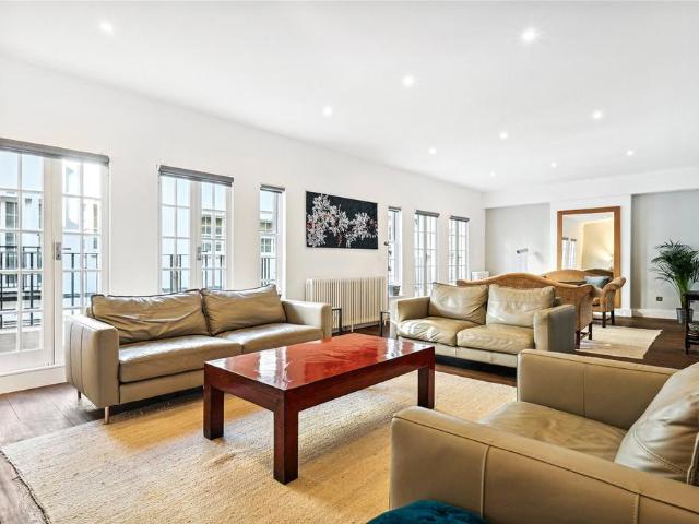 Eaton Mews North, Belgravia, London. 5 bed terraced house to rent £12,783 pcm £2,950 pw
