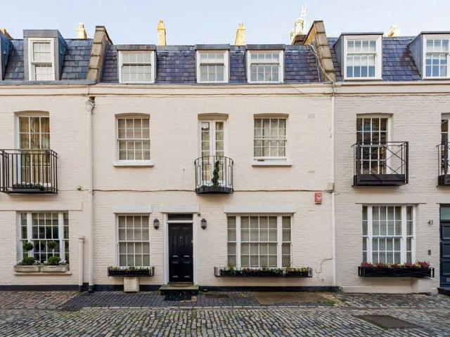 Eaton Mews North, London SW1X 3 bed terraced house to rent £6,998 pcm £1,615 pw