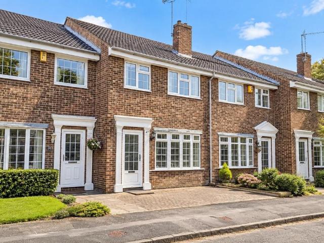 Eaton Mews, Cheshire CH4 3 bed terraced house to rent £1,300 pcm £300 pw