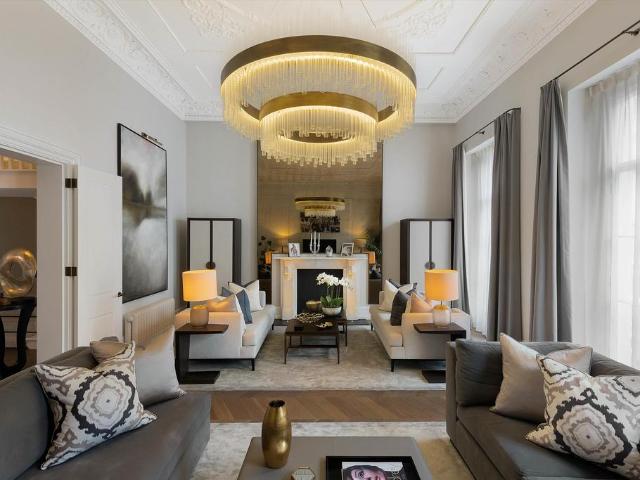 Eaton Place, Belgravia, London SW1X 3 bed flat to rent £36,833 pcm £8,500 pw