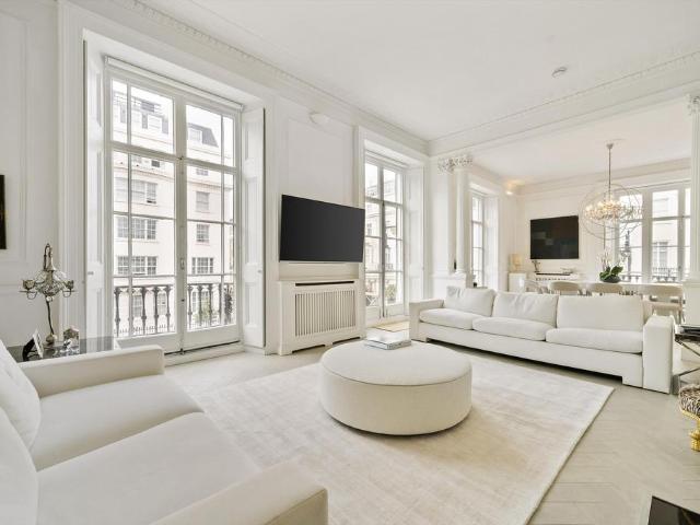 Eaton Place, Belgravia, London, SW1X 2 bed flat to rent £16,683 pcm £3,850 pw