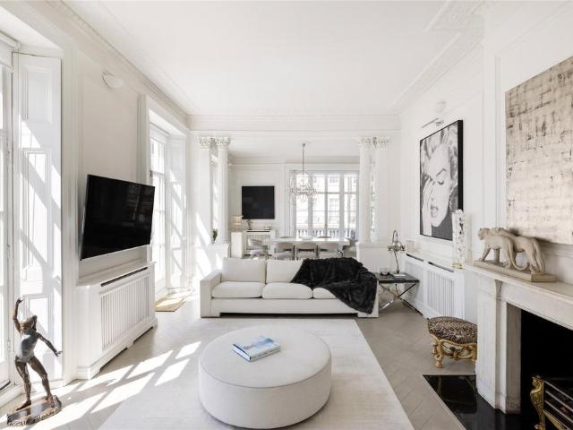 Eaton Place, London, SW1X 2 bed apartment to rent £23,833 pcm £5,500 pw