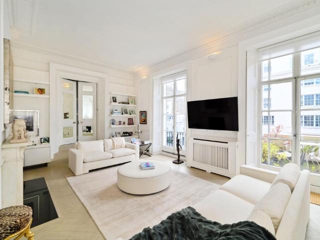 Eaton Place, SW1X 2 bed apartment to rent £15,999 pcm £3,692 pw