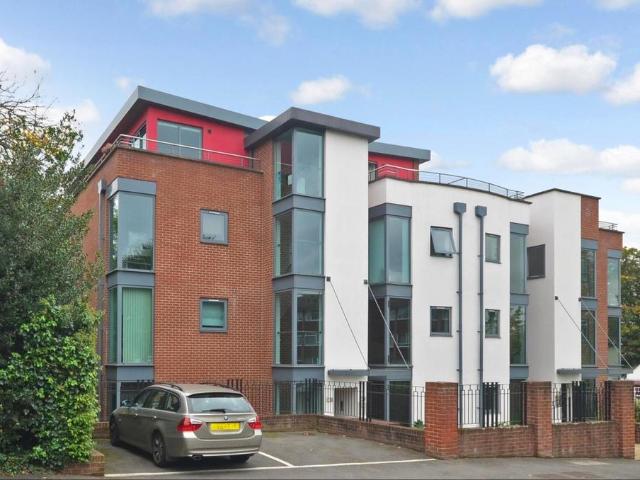 Eaton Road Sutton SM2 2 bed apartment to rent £1,850 pcm £427 pw