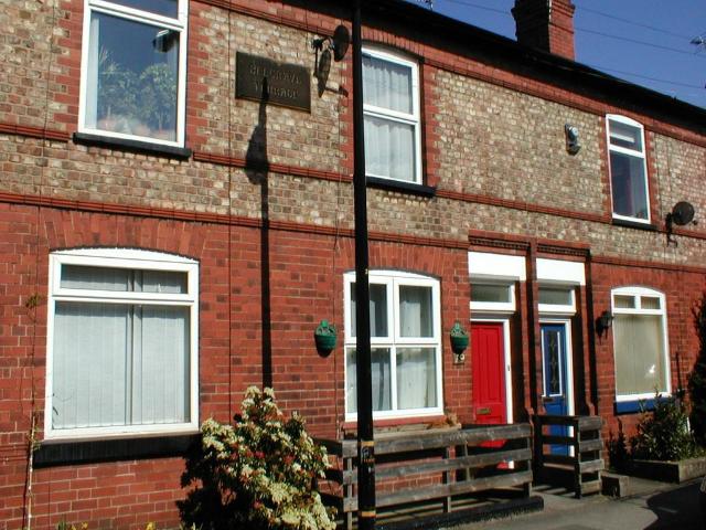 Eaton Road, Sale M33 2 bed terraced house to rent £1,100 pcm £254 pw