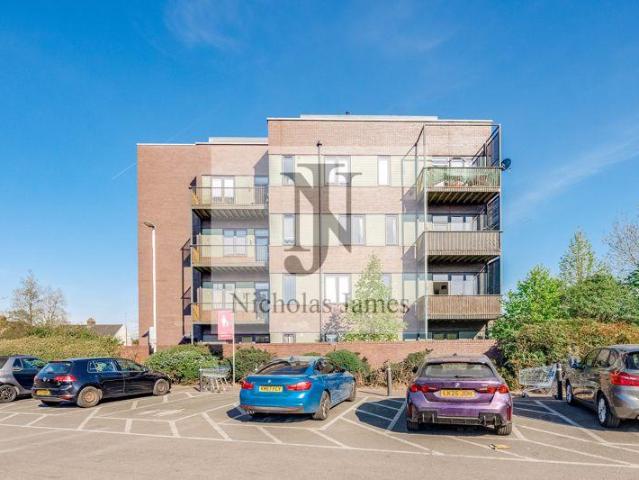 Eaton Road, Wenlock House Enfield EN1 2 bed apartment to rent £1,850 pcm £427 pw