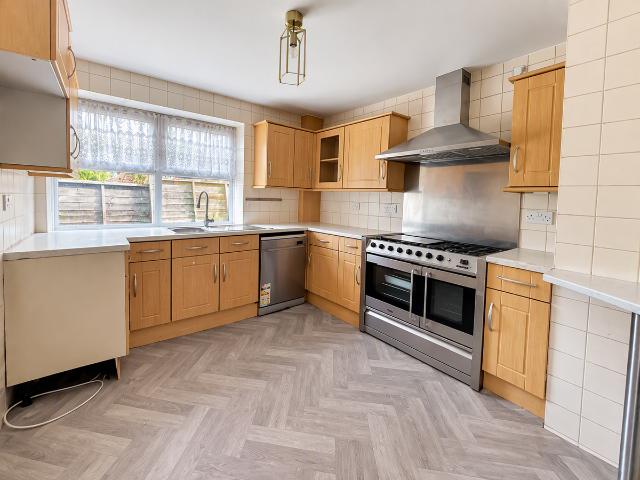 Eatons Mead, London E4, 3 bed property to rent, £2,600 pcm | PrimeLocation