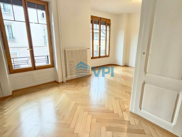 Eaux Vives Charmant appartement traversant de 3 pièces