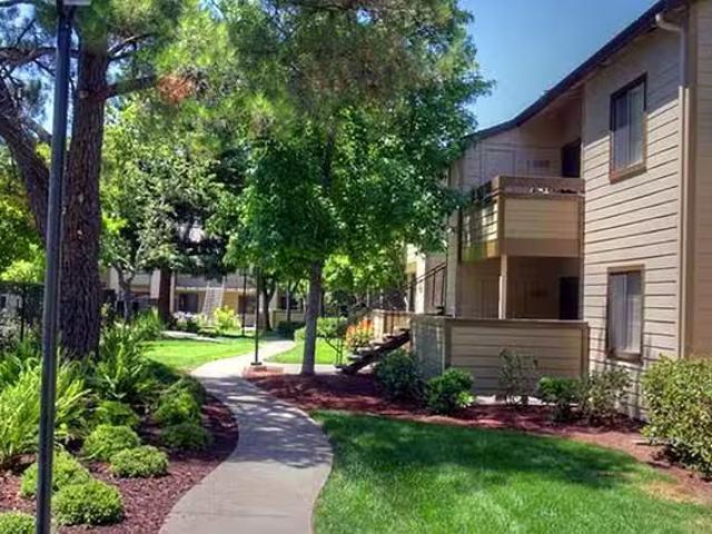 Eaves Fremont N, 633 Woodview Terrace, East Industrial 2 Bed.