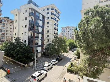 ŞEBNEM ÖZGÜLDEN KADIKÖY FENERYOLUNDA SIFIR 3+1 100 metre ARAKAT