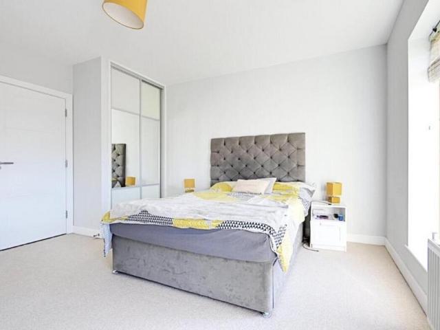 Ebony Crescent, Barnet 4 bed semi detached house to rent £3,150 pcm £727 pw