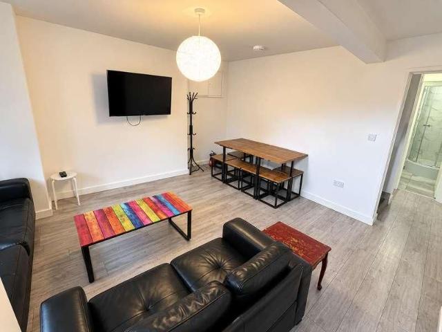 Ebberston Terrace, Hyde Park, Leeds, LS6