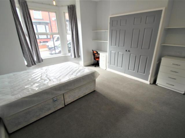Ebberston Terrace, Hyde Park, Leeds, West Yorkshire LS6, 6 bed terraced house to rent, £3,796 pcm | PrimeLocation
