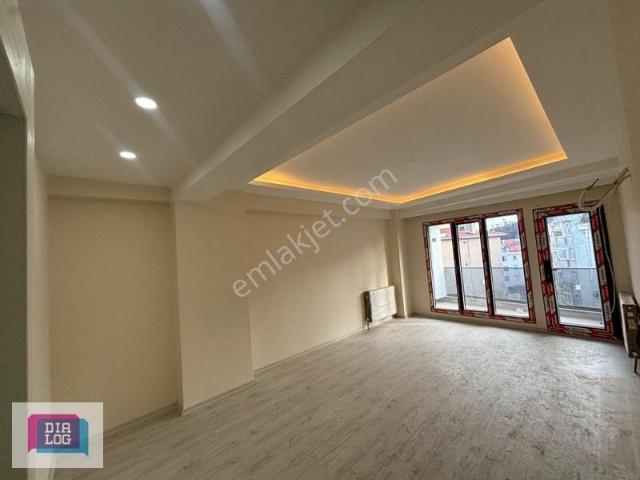 Ebeveyn Banyolu Cadde Üstünde Sifir 120m² 3+1 Kiralık Daire