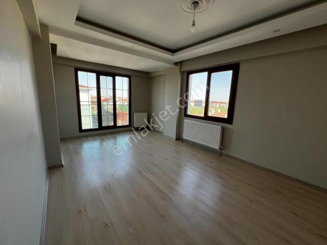 Ebeveyn Banyolu Geniş Kullanım Alanlı Satılık 2+1 Lüks Daire