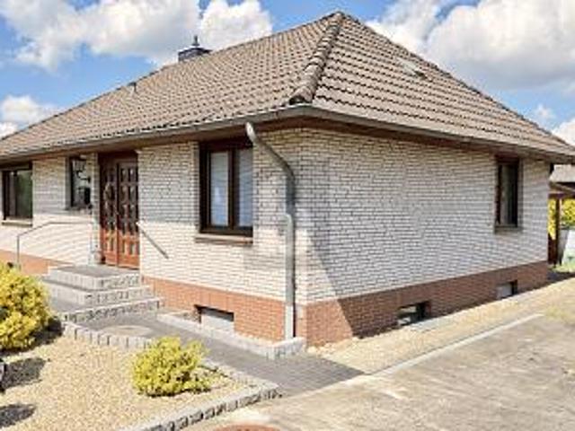 EBENERDIG WOHNEN MIT VOLLKELLER UND GARAGE