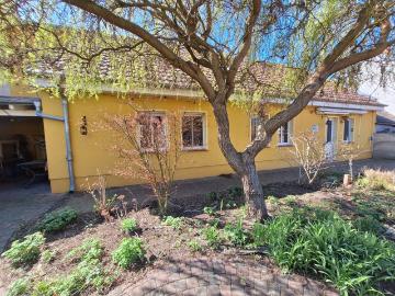 Ebenerdiges Wohnen in Bestlage – moderner Bungalow mit viel Platz!