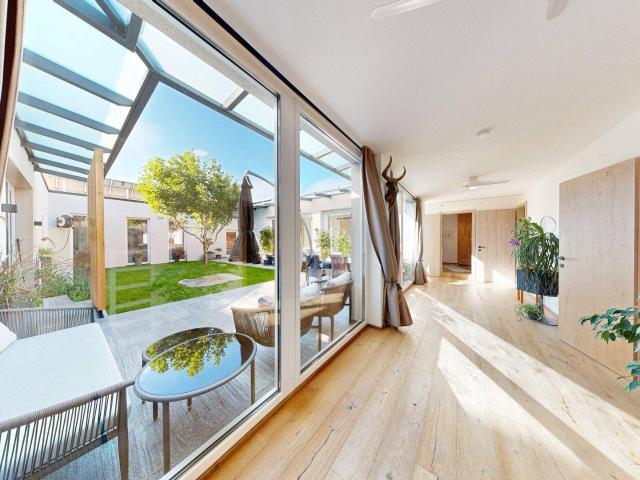 Ebenerdiges Atriumhaus mit eigenem Büro und großer Garage