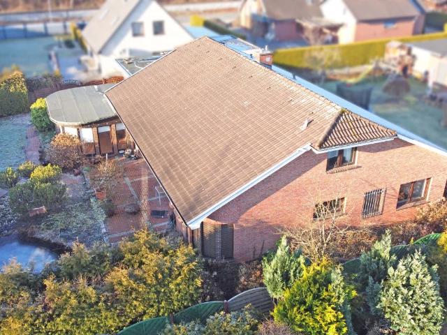 Ebenerdiges Einfamilienhaus mit Doppelgarage auf Hintergrundstück in Oldenburg Krusenbusch