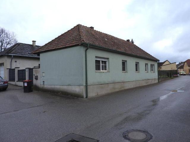 ebenerdiges Einfamilienhaus mit kleinem Garten