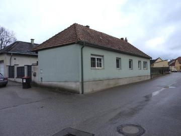 ebenerdiges Einfamilienhaus mit kleinem Garten