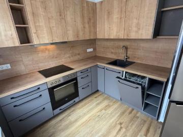 EBK * 1. OG Balkon* moderne Fliesen* tolles Laminat* Citynah !